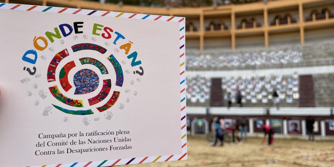 Víctimas de desaparición forzada entregan a Duque 10.000 firmas para exigirle la búsqueda de las personas desaparecidas