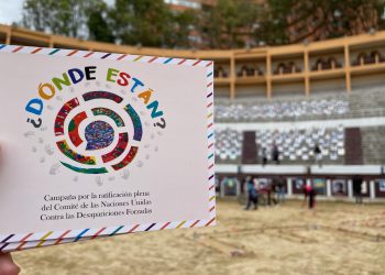 Víctimas de desaparición forzada entregan a Duque 10.000 firmas para exigirle la búsqueda de las personas desaparecidas